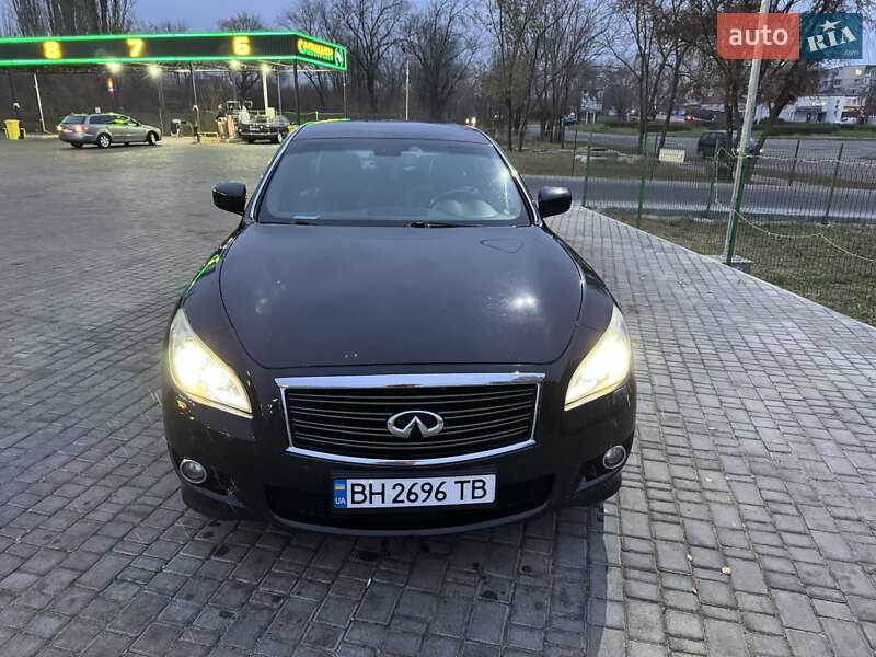 Infiniti M30 (2013)