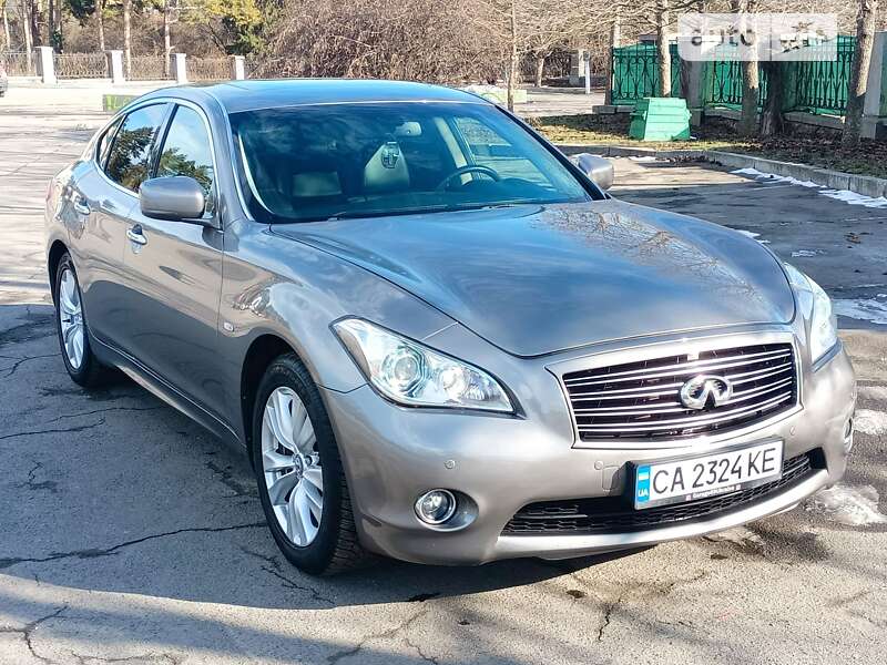 Infiniti M37 (2011)