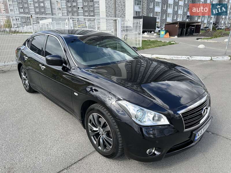 Infiniti M37 (2011)