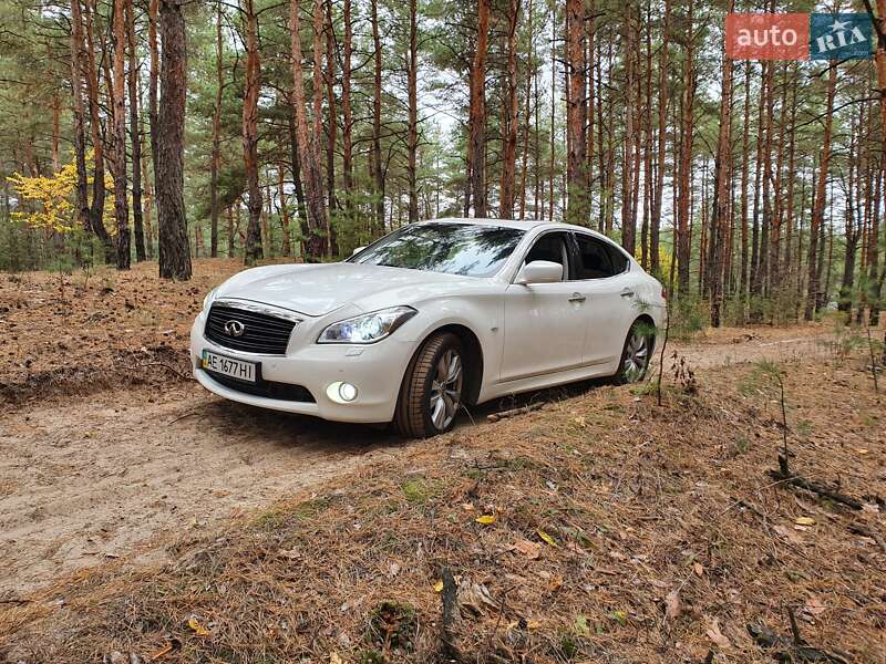 Infiniti M37 (2011)