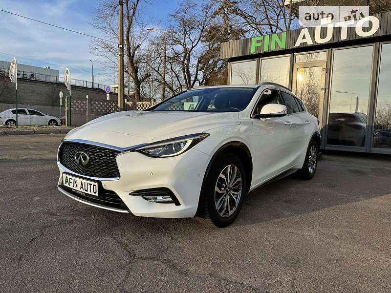 Infiniti Q30 (2017)