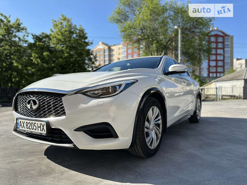 Infiniti Q30 (2017)