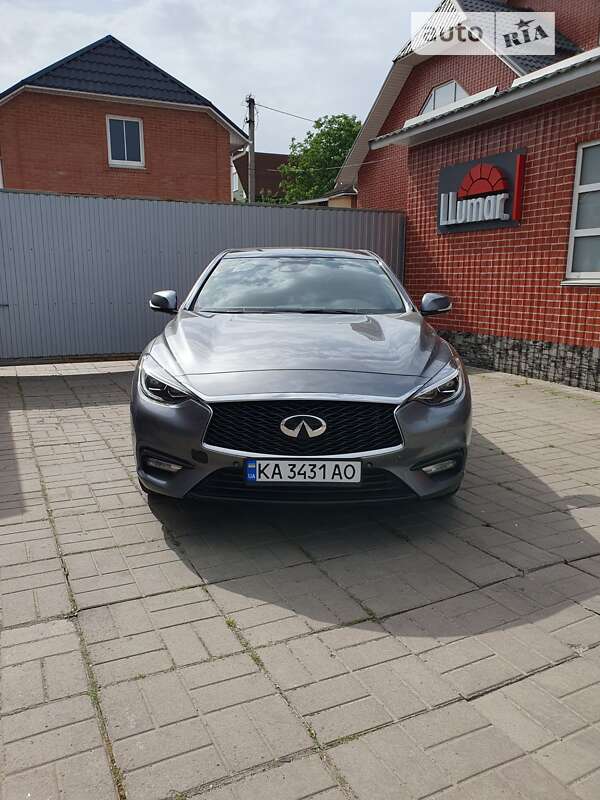 Infiniti Q30 (2016)
