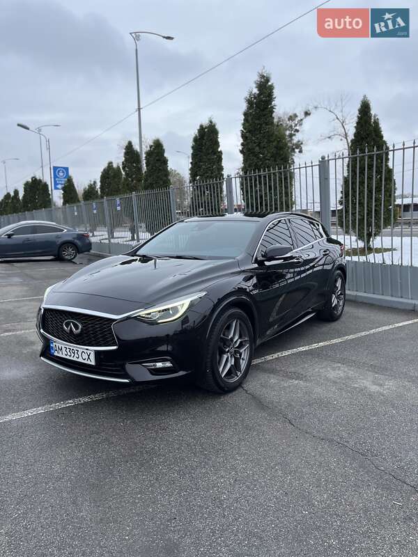 Infiniti Q30 (2016)