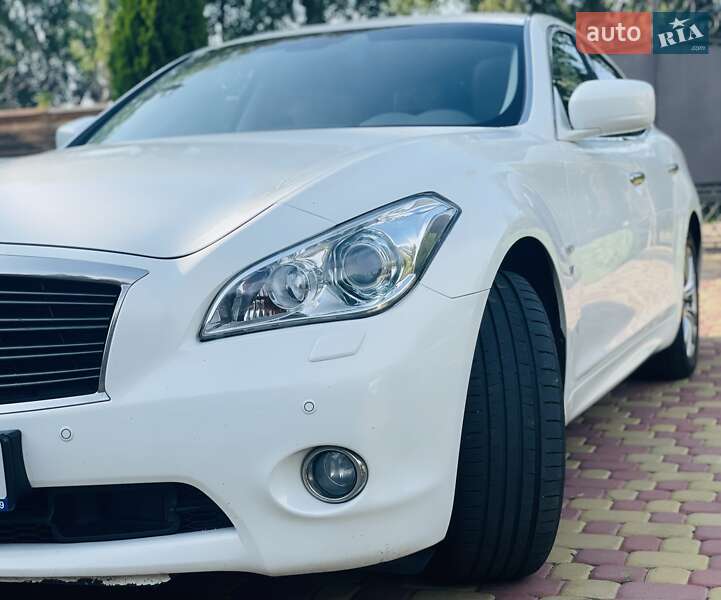 Infiniti Q70 (2013)
