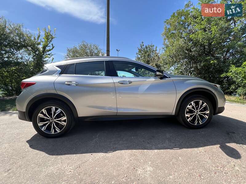 Infiniti Qx30 (2016)