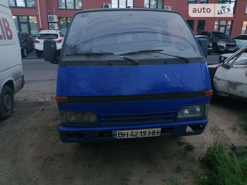 Isuzu Midi . (1995)