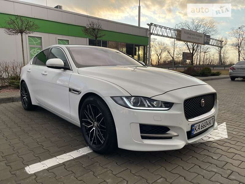 Jaguar Xe (2019)