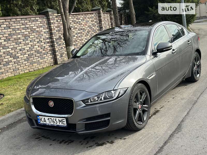 Jaguar Xe (2019)