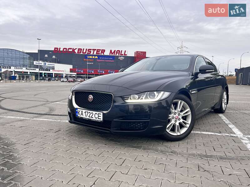 Jaguar Xe (2017)