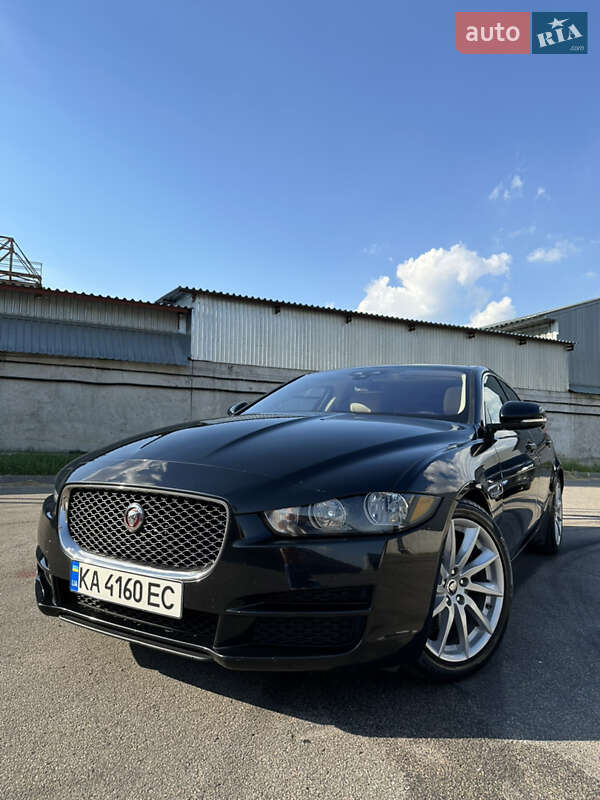Jaguar Xe (2017)