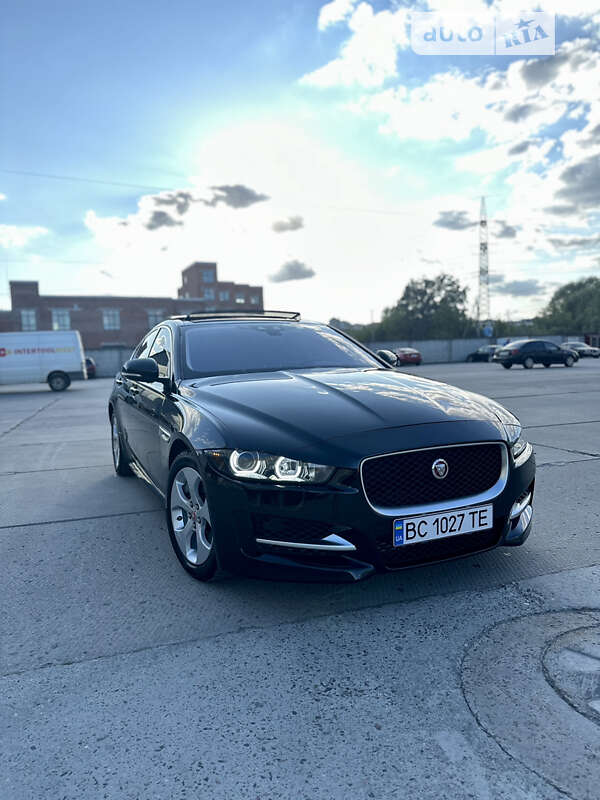 Jaguar Xe (2016)