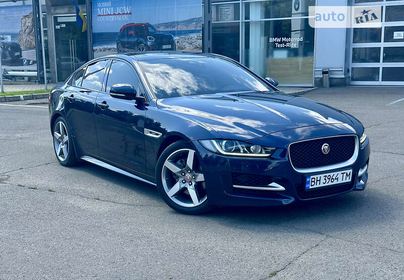 Jaguar Xe (2015)