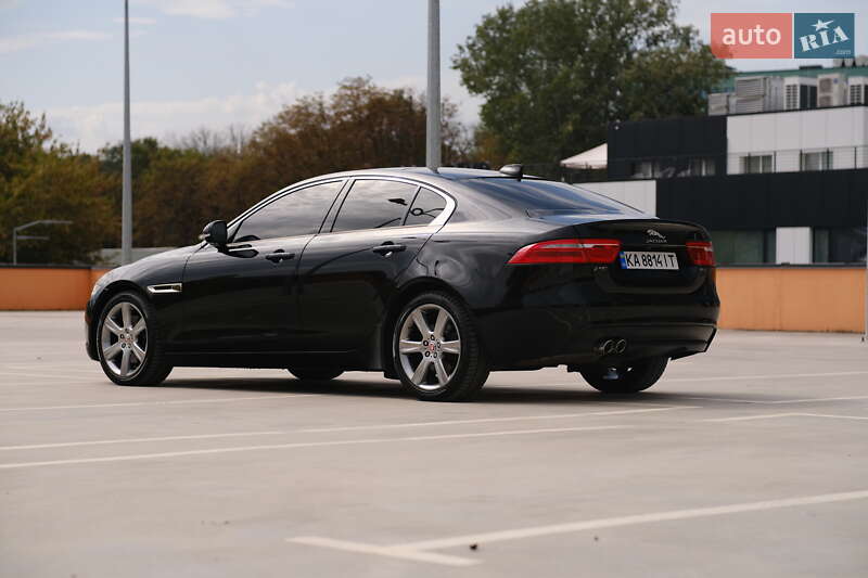 Jaguar Xe (2017)