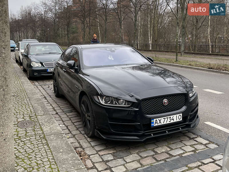 Jaguar Xe (2016)