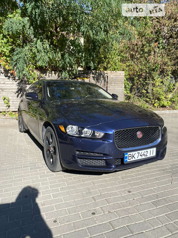 Jaguar Xe (2016)