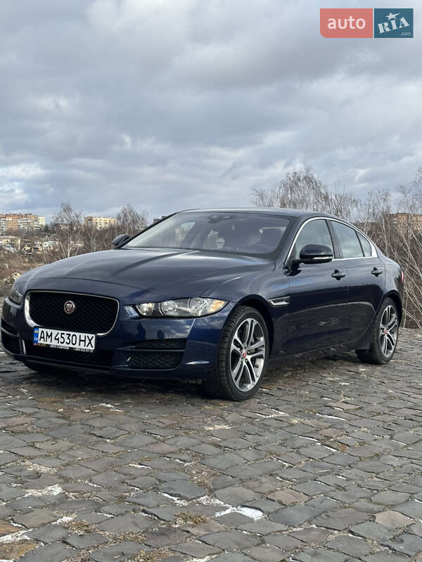 Jaguar Xe (2016)