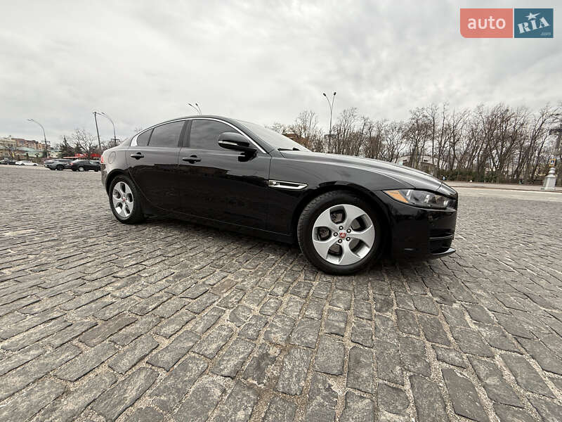 Jaguar Xe (2017)