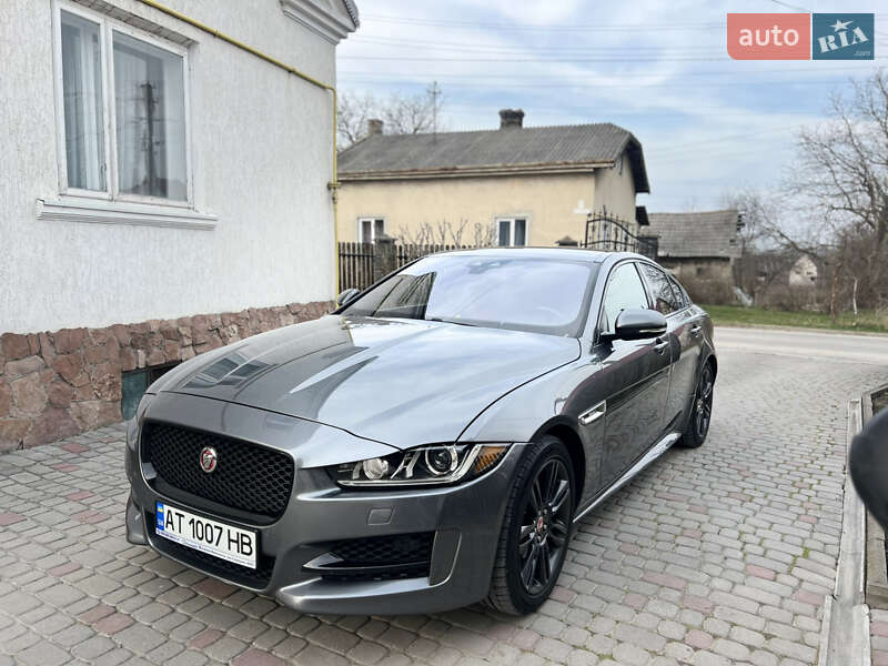 Jaguar Xe (2016)