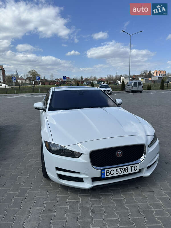 Jaguar Xe (2016)