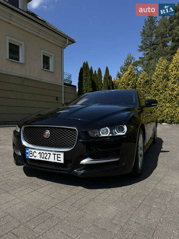 Jaguar Xe (2016)