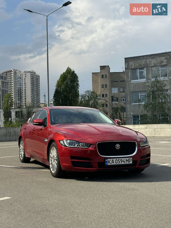Jaguar Xe (2015)
