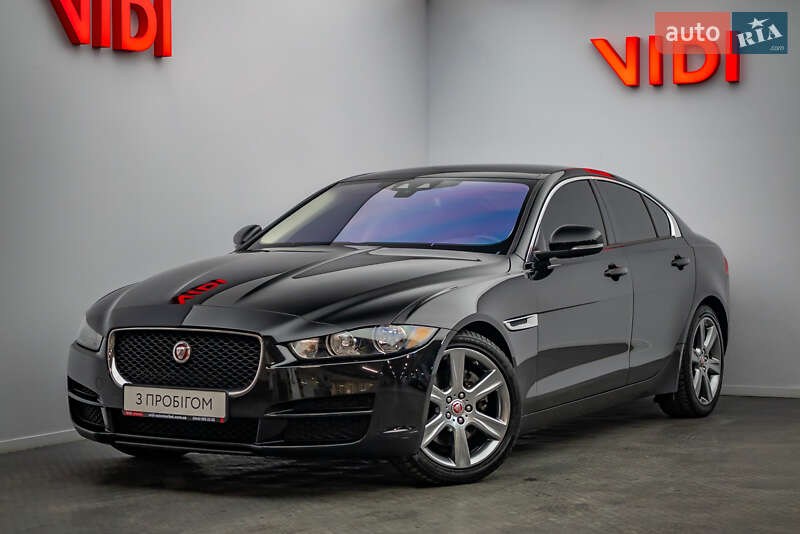 Jaguar Xe (2017)