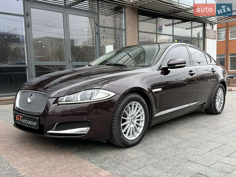 Jaguar Xf (2012)