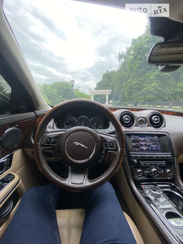 Jaguar Xj (2013)