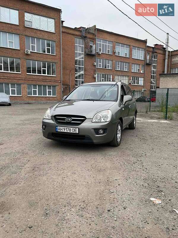 Kia Carens (2008)