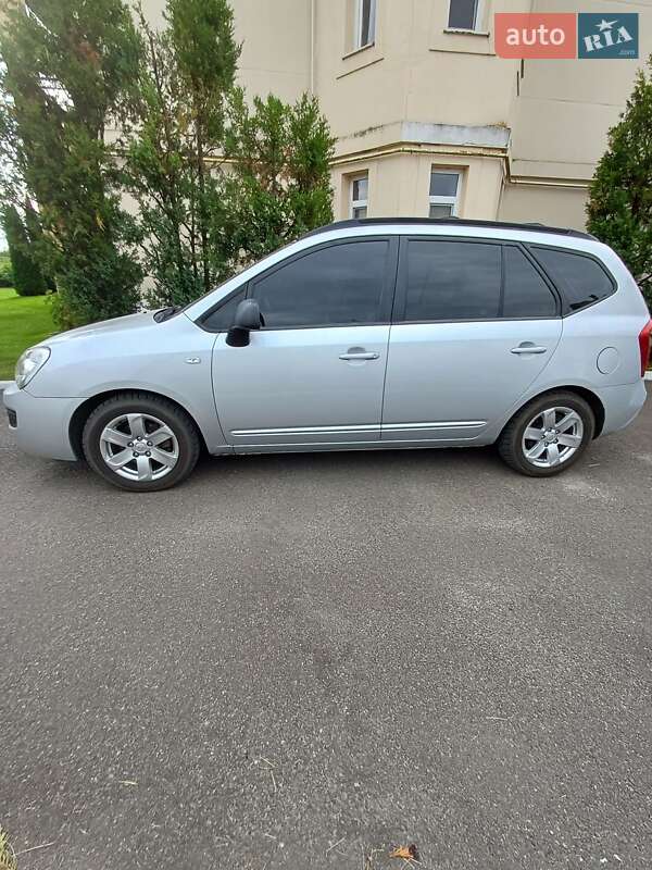 Kia Carens (2008)