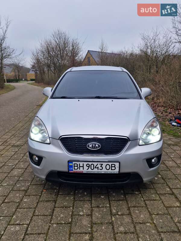 Kia Carens (2011)
