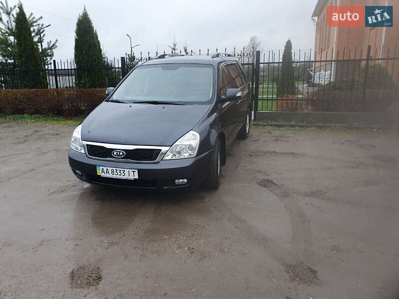 Kia Carnival (2012)