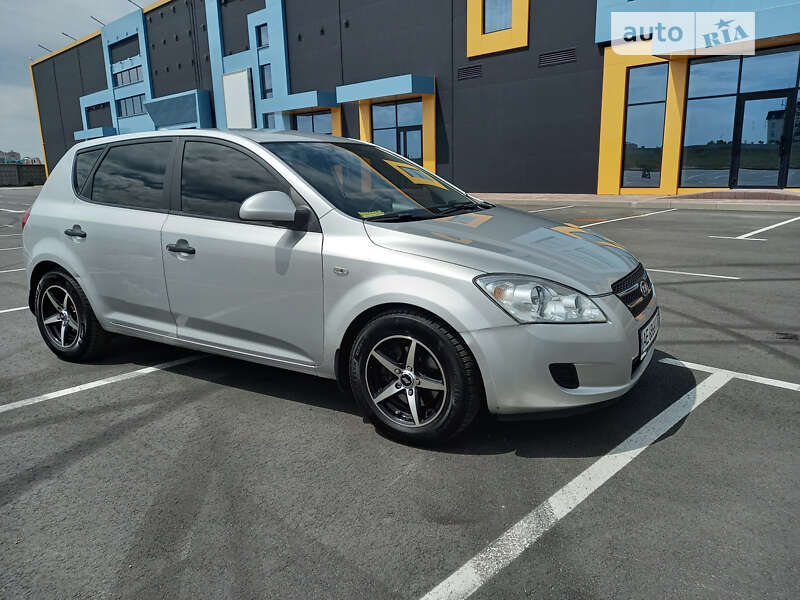 Kia Ceed (2007)