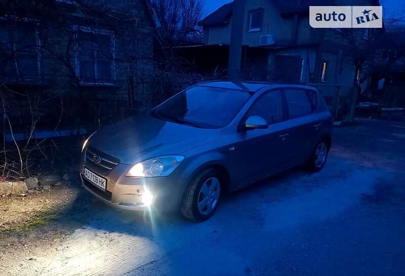 Kia Ceed (2008)