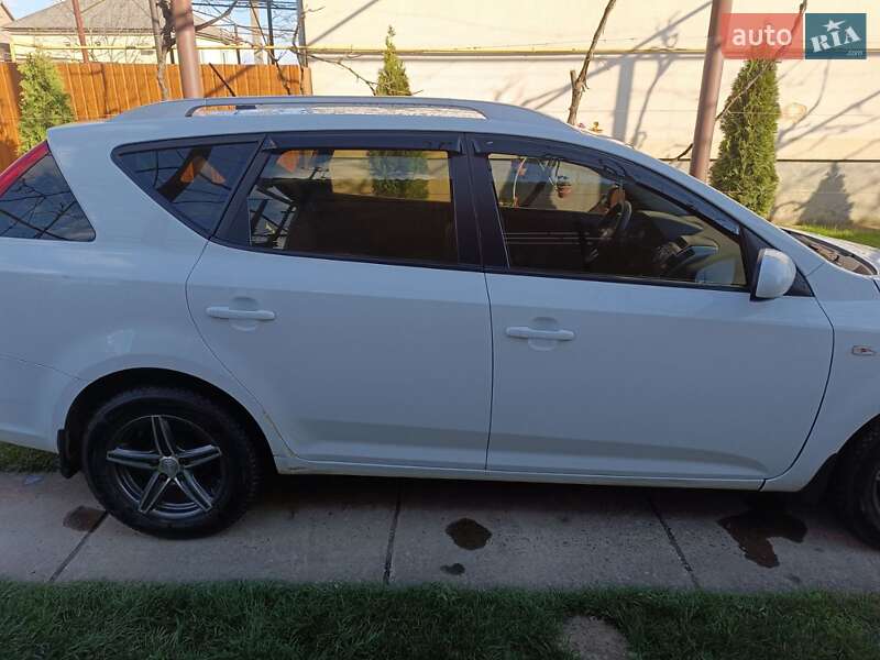 Kia Ceed (2011)