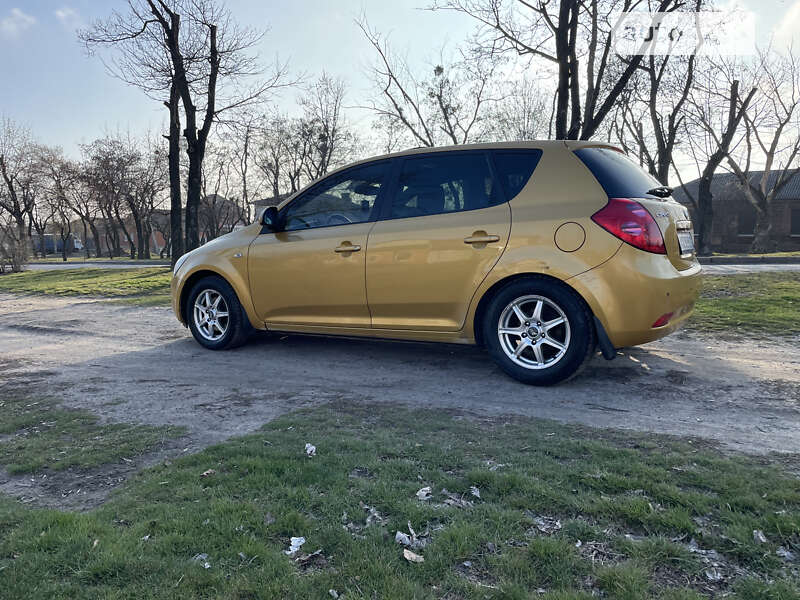 Kia Ceed (2007)