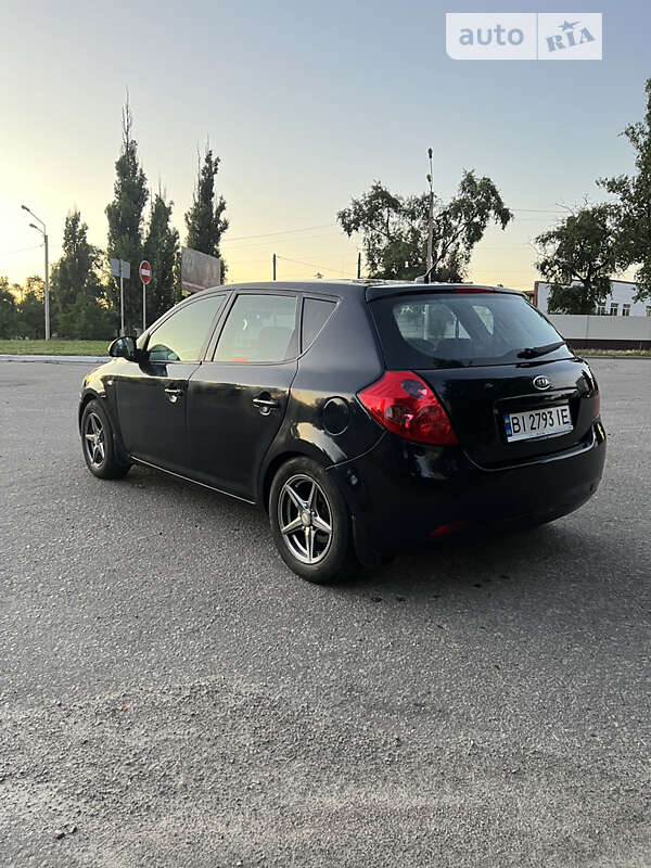 Kia Ceed (2007)
