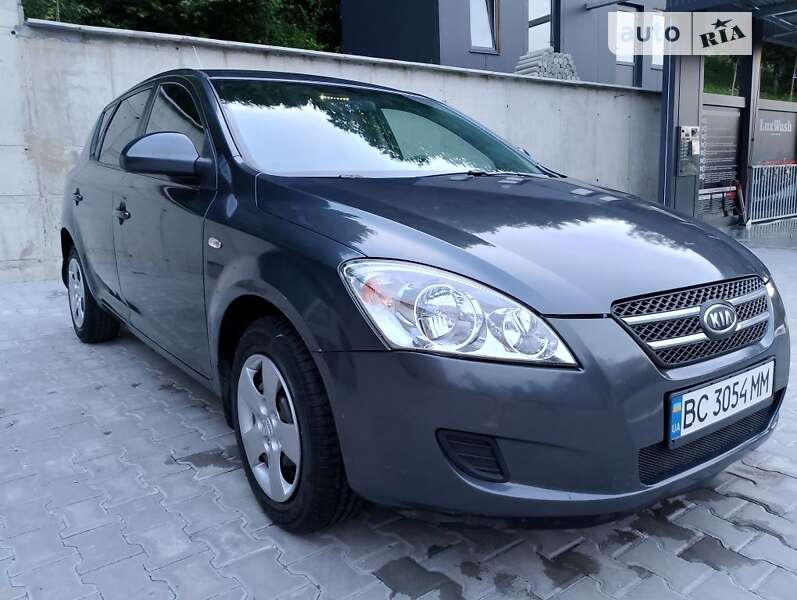 Kia Ceed (2007)