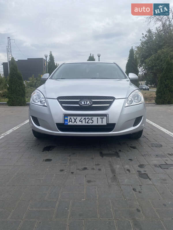 Kia Ceed (2007)