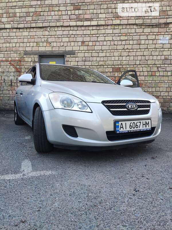 Kia Ceed (2008)