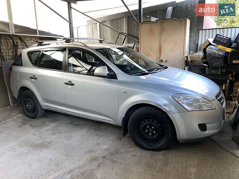 Kia Ceed (2008)
