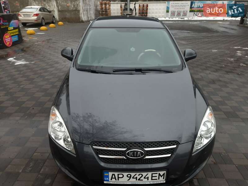 Kia Ceed (2008)