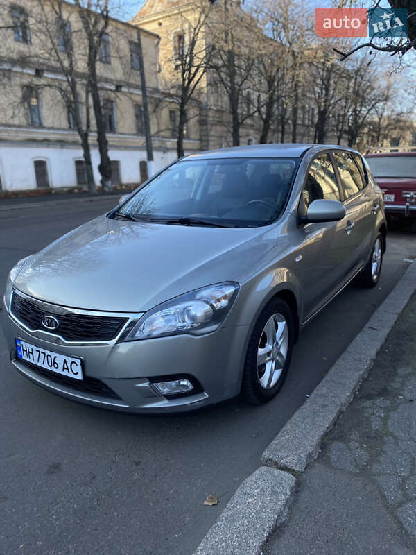 Kia Ceed (2009)