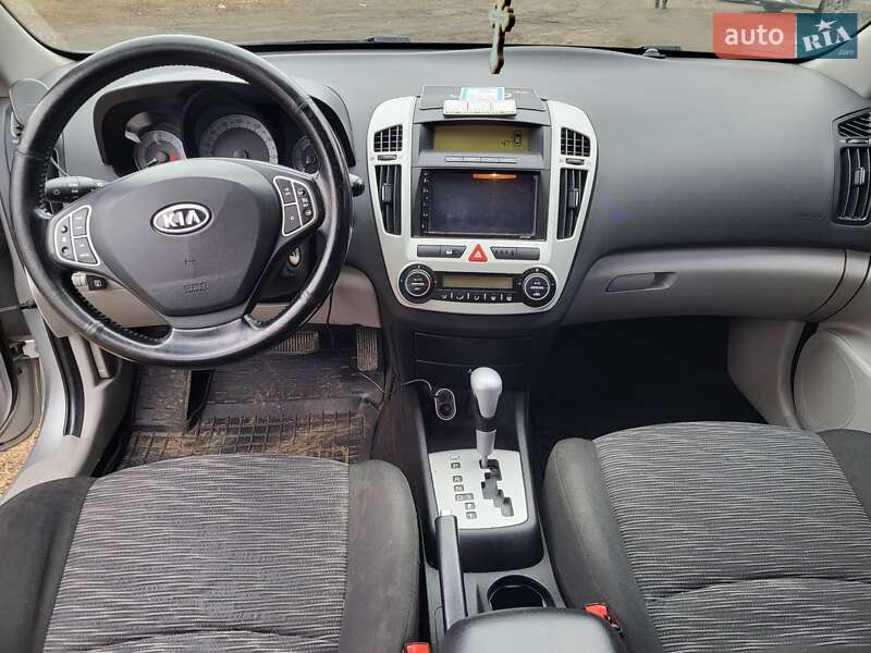 Kia Ceed (2008)