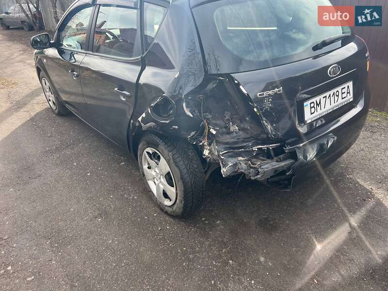 Kia Ceed (2011)