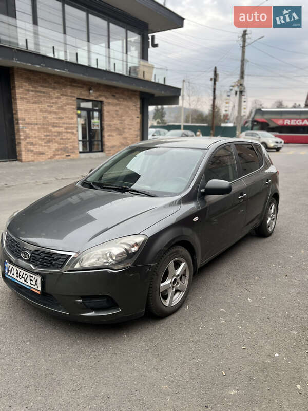 Kia Ceed (2010)