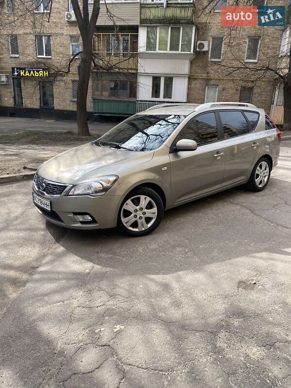 Kia Ceed (2011)