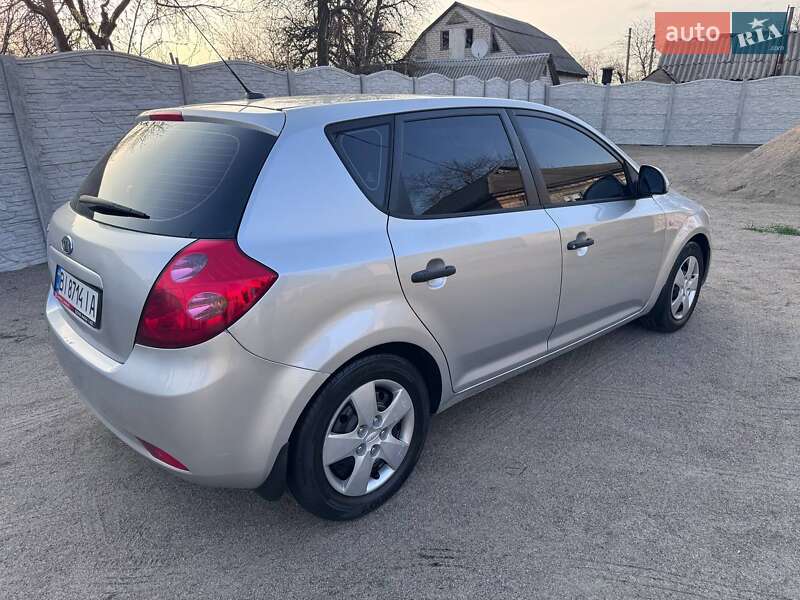 Kia Ceed (2008)