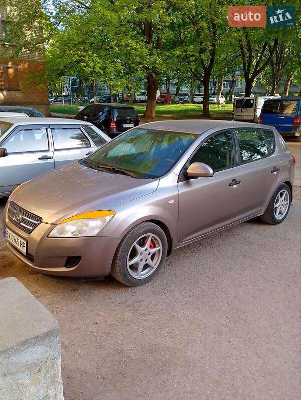 Kia Ceed (2007)